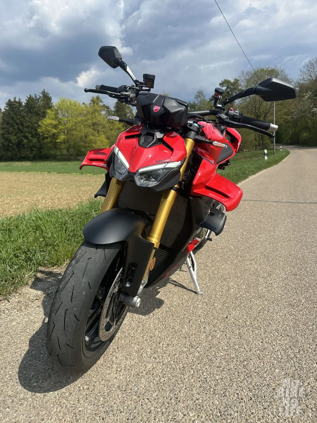 Ducati Streetfighter V2 S